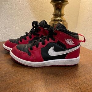 Boys Nike Air Jordan 1 Red White Black Leather Hightop Size 13 Little Kid